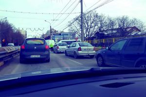 Trafic îngreunat pe podul Jiului urmare a schimbărilor impuse de Primăria Târgu-Jiu!