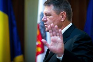 Iohannis i-a eliberat din funcţie pe Paul Stănescu şi Lucian Şova