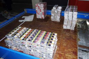 FOTO/VIDEO. Contrabandiştii de ţigări au ,,forţat” vămile din jud. Satu Mare. Milioane de pachete confiscate
