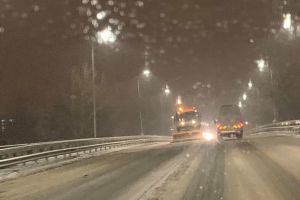 FOTO. Utilajele de deszăpezire au fost scoase în această seară pe străzile din Satu Mare