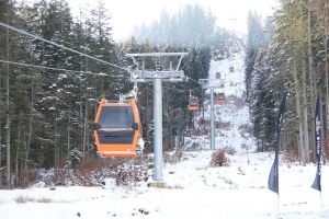 Mii de schiori au venit la Câmpulung Moldovenesc la deschiderea oficială a pârtiei de pe Rarău