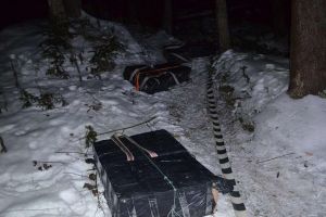 Focuri de armă şi ţigări de peste 10. ...