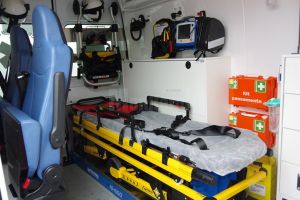 Noile ambulanţe Renault pun în dificultate asistenţii medicali mici de statură