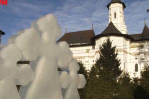 Crucile de gheaţă s-au ridicat şi în acest an de Bobotează la Bosanci, continuându-se ...