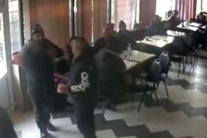 SCANDAL MONSTRU ÎNTR-UN BAR DIN BERBESTI. MAI MULȚI OAMENI AU FOST AMENINȚAȚI CU CUȚITUL