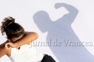 Ce măsuri ia poliţia ca să apere victimele violenţei domestice