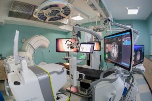 Cel mai performant robot din lume în chirurgie spinală, Mazor X, la Iaşi