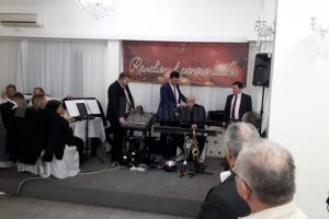 Pensionarii din Rădăuţi au petrecut cu Cătălin Crişan
