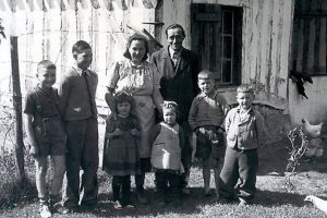“Distincţii şi ajutoare acordate mamelor cu mulţi copii”