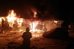 Două case au ars la sfârşit de săptămână din cauza coşurilor de fum supraîncălzite