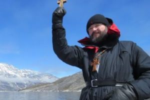 EXISTĂ DUMNEZEU şi dincolo de Cercul Polar! 10 ani de misiune în Regatul de Gheaţă. „EPISCOPUL PELERIN” - Preasfinţitul Macarie