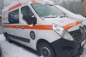 Ambulanţele ajung mai greu din cauza gerului