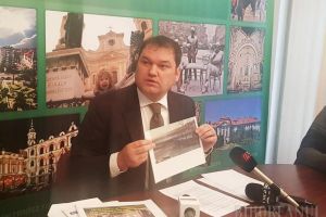 UDMR-iştii o ţin pe a lor: Steagul de pe sediul UDMR din pasaj nu e al Ungariei, susţine Cseke