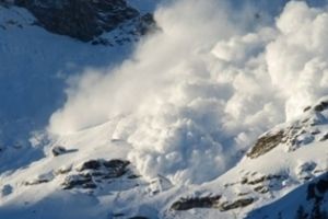 Risc însemnat de avalanşă în Munţii Făgăraş şi Bucegi
