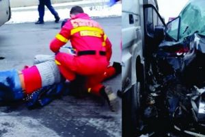 VIDEO: Tamponare violentă între o autoutilitară şi o autodubă