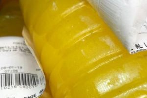 Alimente expirate şi mizerie, descoperite de OPC în superamarketuri din Constanţa