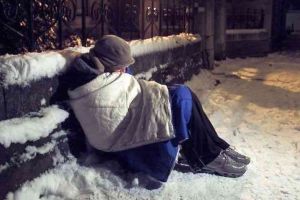 Ajutor pentru oamenii fără adăpost din Alba, în nopţile geroase. Centrele de urgenţă lucrează la capacitate maximă, cu program prelungit