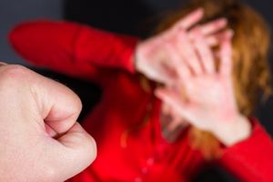 Ordin de protecţie şi dosar penal pentru ameninţări