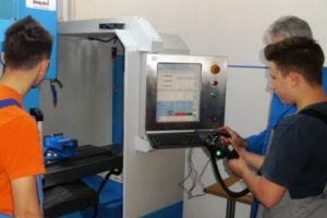 Ucenicia la locul de muncă şi stagiul profesional