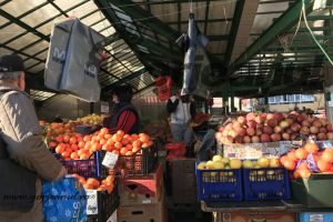 Pungile de plastic încă nu au fost retrase de la tarabe