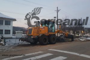 Motorul autogrederului Primăriei Berleşti, sub sechestru în plină iarnă, pentru plata unor lucrări dubioase de ignifugare