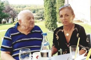 Consiliera lui Dăncilă încalcă legea motivată de dorinţa bulibaşei Varga. Șeful romilor, înmormântat în Cimitirul Eroilor pentru că „a pierdut două kilograme de aur”
