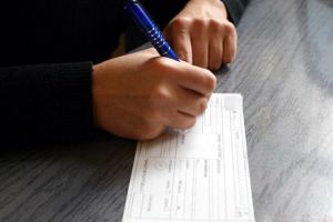 Înşelăciune la Motru, cu file CEC emise de o unitate bancară din Los Angeles