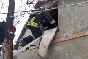 Intervenţii ale pompierilor la imobile cuprinse de flăcări, în Timiş