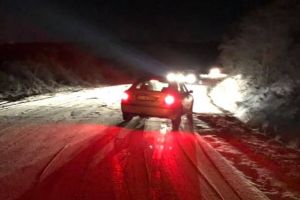Val de ACCIDENTE pe drumurile din judeţ! Se circulă cu dificultate