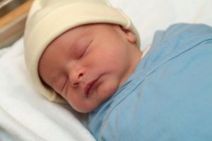 APEL DISPERAT. Un copil de 3 zile trebuie operat de urgenţă la inimă