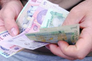 Presiuni din partea sindicatelor pentru ca oamenii şcolii să-şi primească la timp ...
