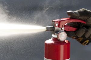 Incendiu la un panou electric pe strada Bastionului