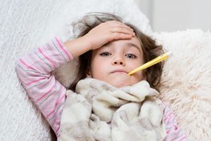 Cum îngrijim copiii afectaţi de răceală sau gripă?