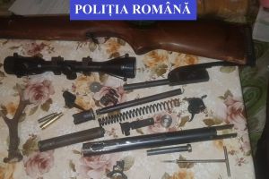 Patru bărbaţi din Nimigea de Jos, reţinuţi. Ce au confiscat poliţiştii în urma percheziţiilor (FOTO)