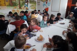 „Învăţ să nu fiu sărac”, proiect al Fundaţiei FARA desfăşurat în comunele ...