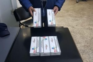 Mai multe persoane depistate de politisti, in timp ce vindeau tigari netimbrate in zona Tomis 3 din Constanta (galerie foto) 
