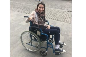 Destinul crunt al unei tinere sibience: S-a îmbolnăvit, iar medicii nu ştiu ce are – Și-a găsit vindecarea prin scris