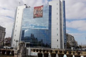 Angajaţii din Primăria Ploieşti ar putea primi o majorare de salarii de peste 40% începând din acest an