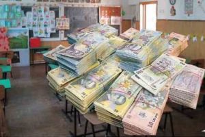 Ministrul Ecaterina Andronescu: Strângerea de bani pentru fondul clasei nu este legală şi aduce “mai multă imagine negativă” şcolii