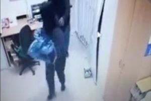 Hoţi opriţi cu FOCURI DE ARMĂ. Prejudiciu: 15.000 de lei I VIDEO
