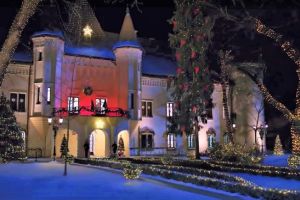 FOTOGALERIE. Castelul Károlyi, vedetă pe platforma Netflix. Zeci de mii de turişti îi calcă pragul anual