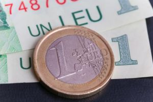 Record negativ: Cel mai slab leu în raport cu euro din istorie