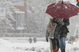 Avertizare de vreme severă în toată ţara: două zile de ninsori, viscol şi polei