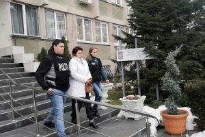 Șocant! Femeie din Târgu-Jiu, acuzată că şi-a ucis iubitul, apoi i-ar fi dat foc
