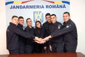 FOTO: Forţe proaspete şi energice la începutul anului în cadrul Jandarmeriei Alba. Zece elevi s-au alăturat colectivului Inspectoratului Judeţean ”Avram Iancu”