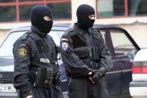 Percheziţie la un bărbat bănuit de furt din locuinţe