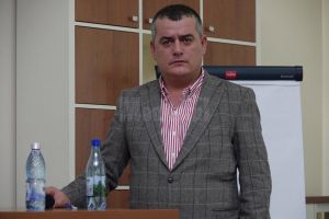 Liderii transportatorilor suceveni de mărfuri fac apel la colegii lor să întrerupă ...