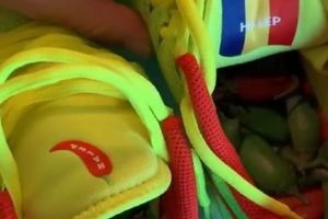 Surpriza pentru Simona Halep. A primit incaltari de joc personalizate. Pe talpa au ardei iute! (galerie foto)
