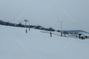 La mai puţin de o zi de la deschidere, pârtia nu arată nici pe departe ca una din Austria (FOTO-VIDEO)