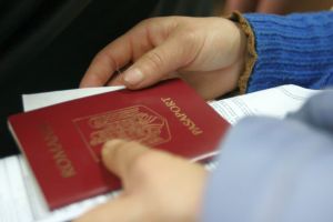 Se schimbă din nou paşapoartele în România